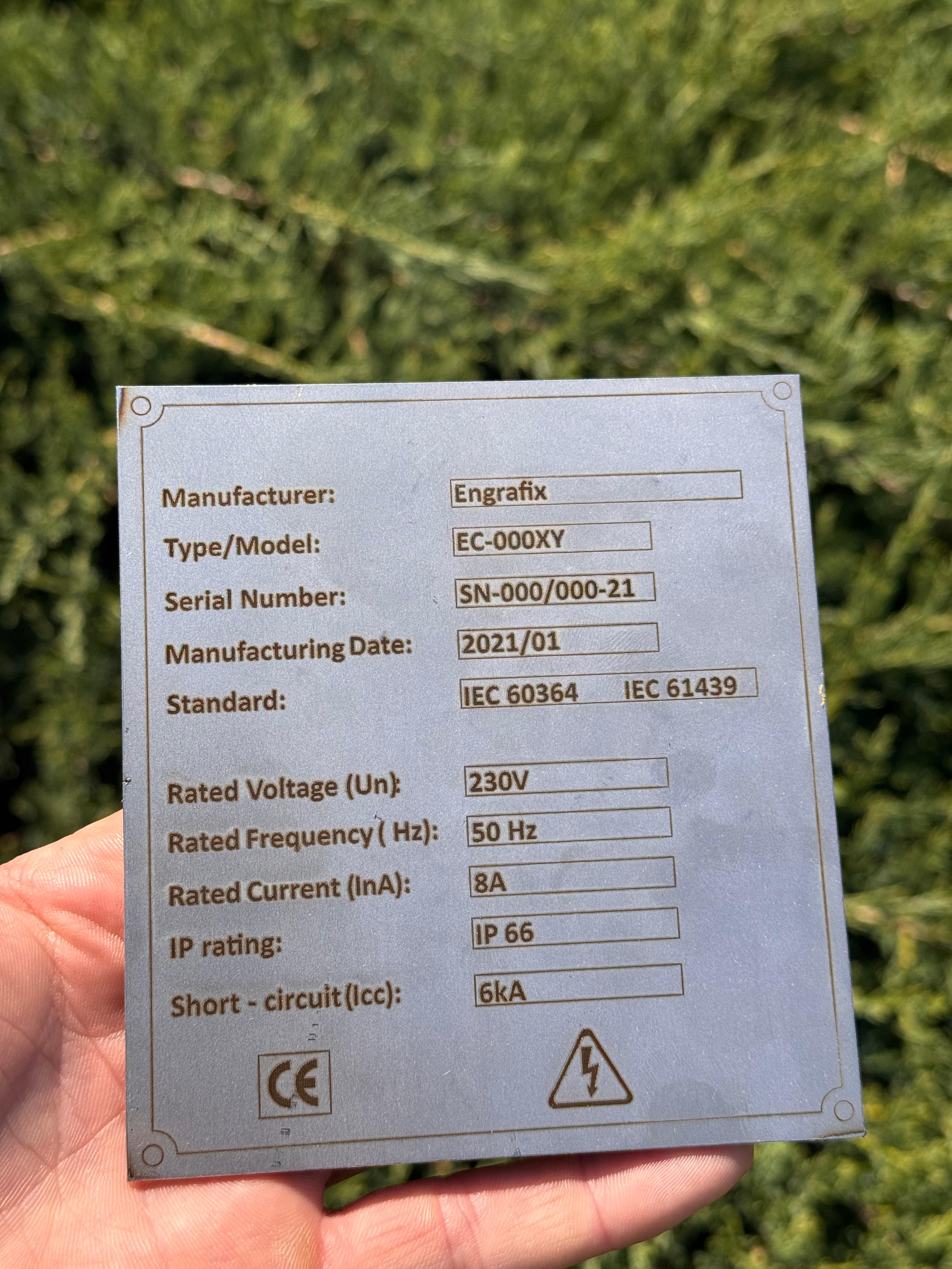 gravirani metalni ukras izrađen po želji kupca