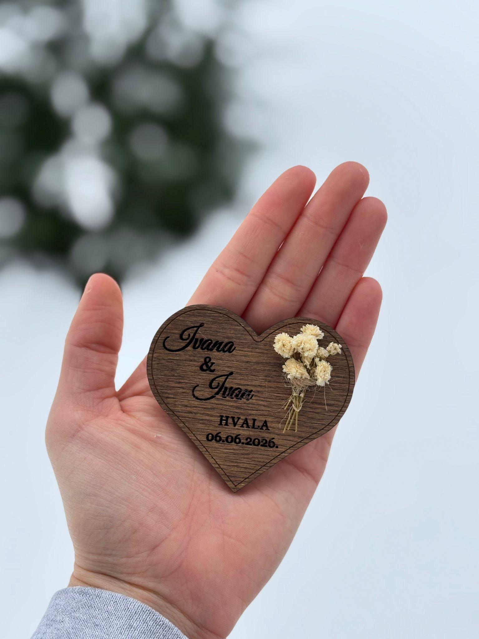 personalizirani wedding topper srce dizajn